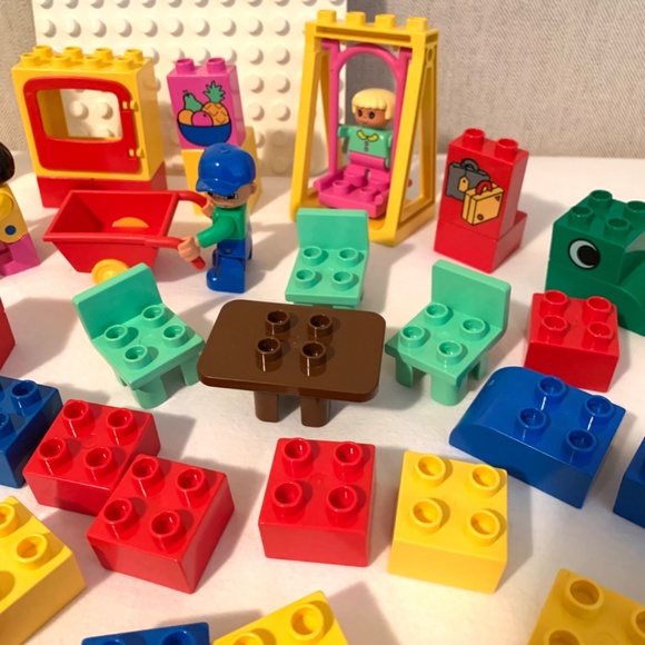 Vintage Lego Duplo Family Play Blocks 75 Pieces With Building Plate - Picture 8 of 10